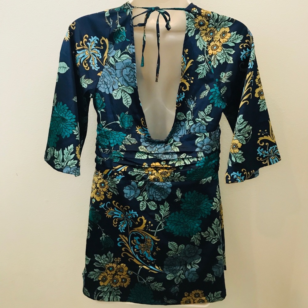 Guess navy floral lowneckline kimono blouse Medium